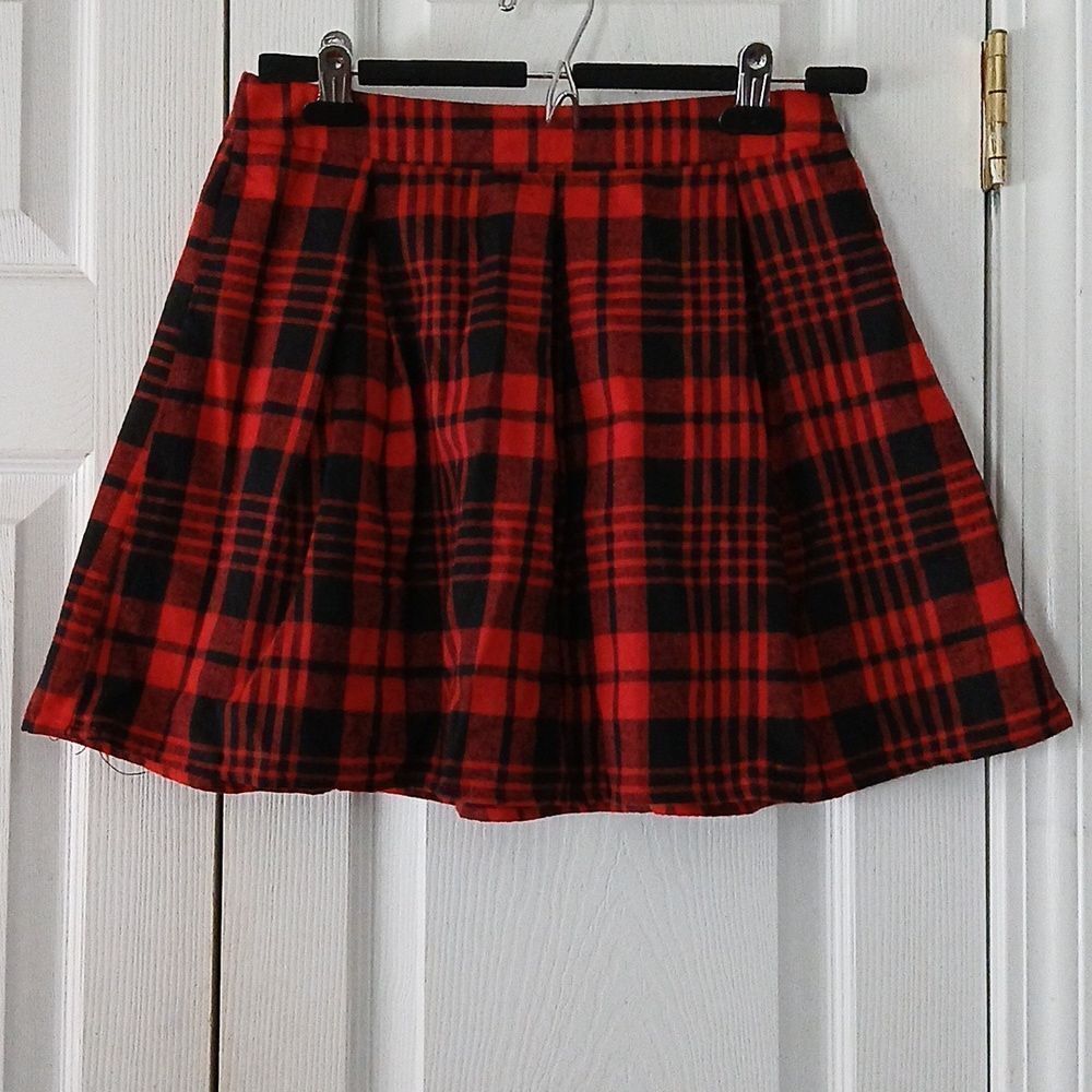 Shein red and black plaid flannel pleated mini skirt Sz M NWOT